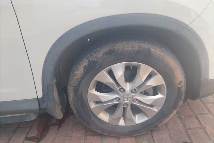 Used Honda CR-V 2012 2.4L four-wheel drive luxury version Right Front Wheel Hub