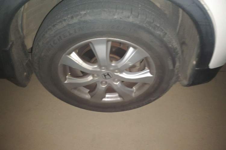 Used Honda CR-V 2012 2.0L two-wheel drive urban version Right Front Wheel Hub