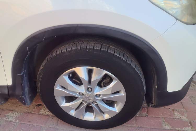 Used Honda CR-V 2012 2.4L four-wheel drive luxury version Right Front Wheel Hub