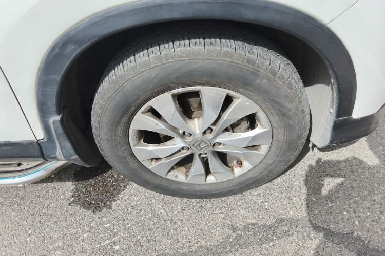 Used Honda CR-V 2012 2.4L four-wheel drive luxury version Right Front Wheel Hub