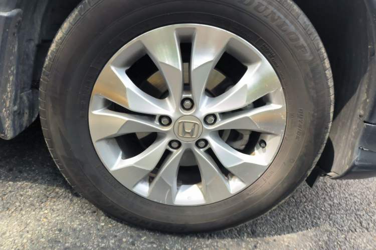 Used Honda CR-V 2012 2.4L four-wheel drive luxury version Right Front Wheel Hub