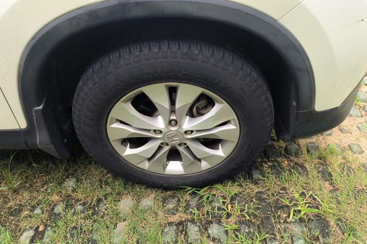 Used Honda CR-V 2012 2.4L four-wheel drive luxury version Right Front Wheel Hub