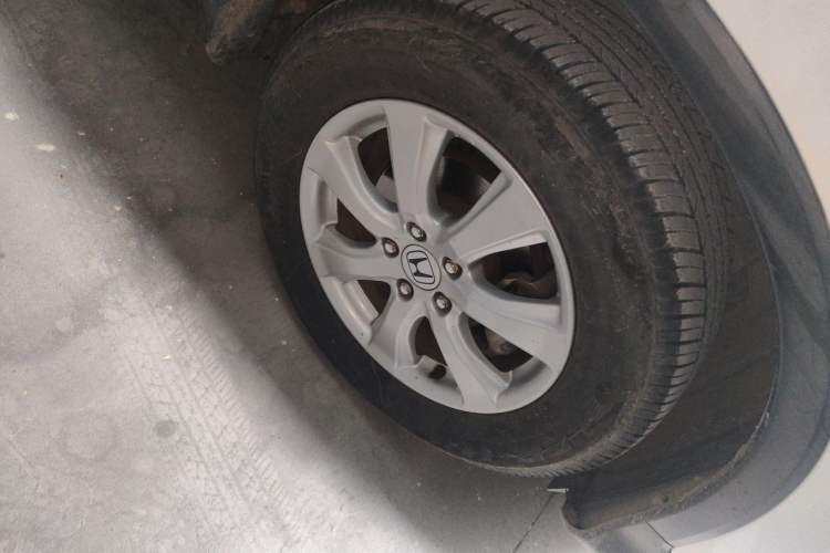 Used Honda CR-V 2012 2.0L two-wheel drive urban version Right Front Wheel Hub