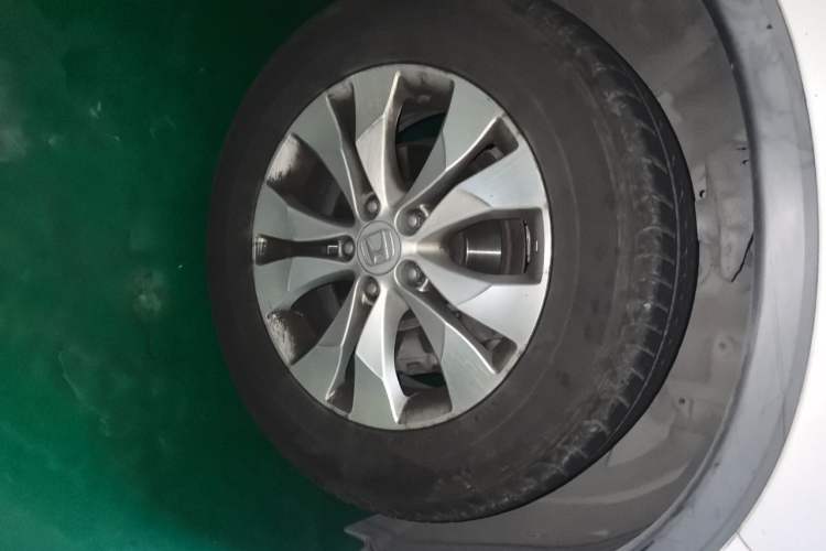 Used Honda CR-V 2012 2.4L four-wheel drive luxury version Right Front Wheel Hub