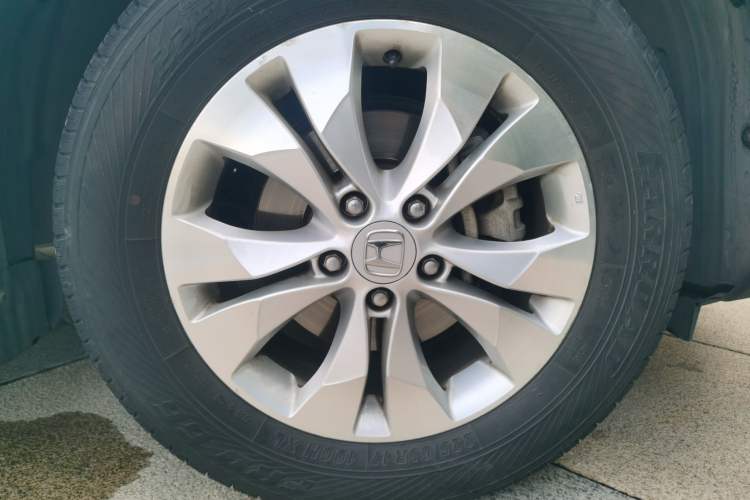 Used Honda CR-V 2012 2.4L four-wheel drive luxury version Right Front Wheel Hub