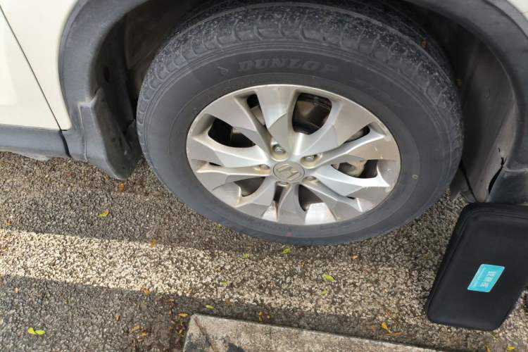 Used Honda CR-V 2012 2.4L four-wheel drive luxury version Right Front Wheel Hub