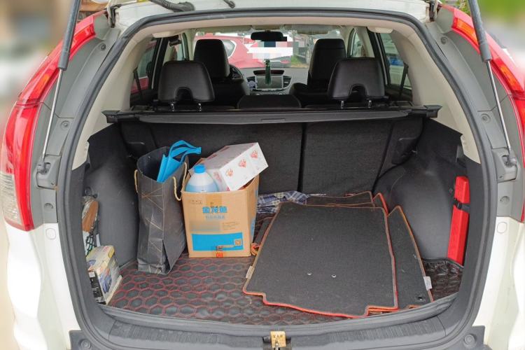 Used Honda CR-V 2012 2.4L four-wheel drive luxury version Trunk