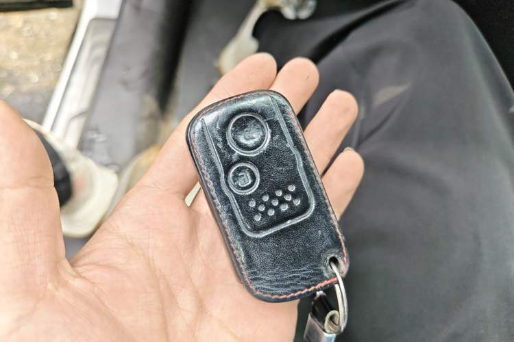 Used Honda CR-V 2012 2.0L two-wheel drive urban version Vehicle Key