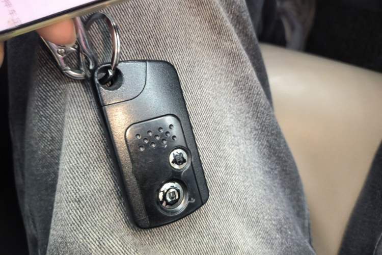 Used Honda CR-V 2012 2.4L four-wheel drive luxury version Vehicle Key