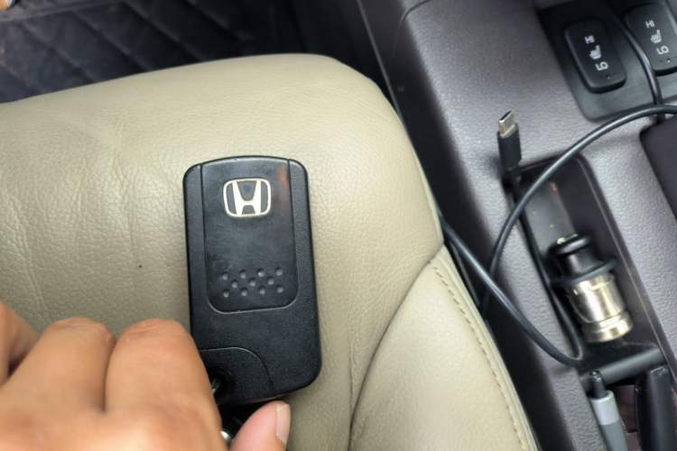 Used Honda CR-V 2012 2.4L four-wheel drive luxury version Vehicle Key