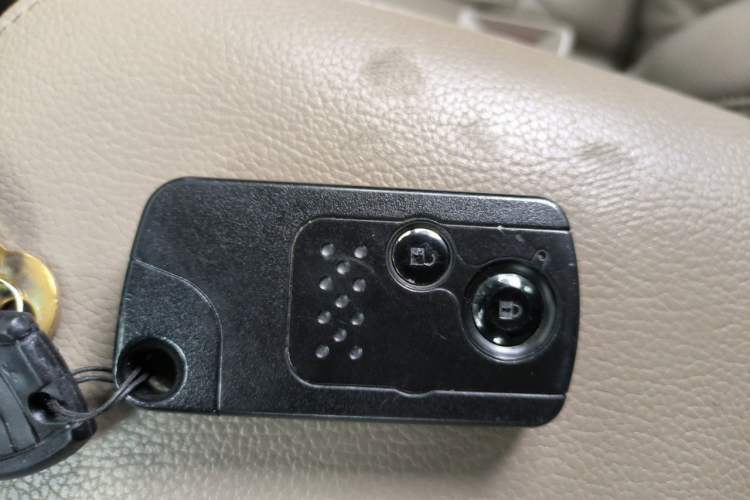 Used Honda CR-V 2012 2.4L four-wheel drive luxury version Vehicle Key