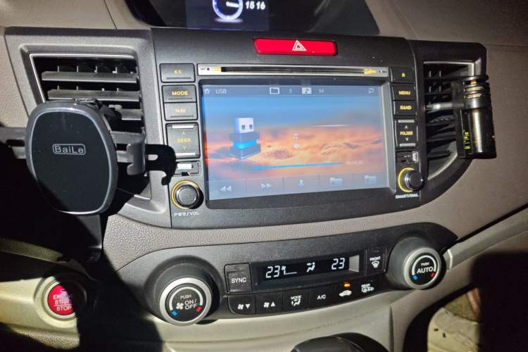 Used Honda CR-V 2013 2.4L two-wheel drive luxury version Audio And AC Panel