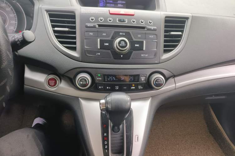 Used Honda CR-V 2013 2.4L four-wheel drive luxury version Audio And AC Panel