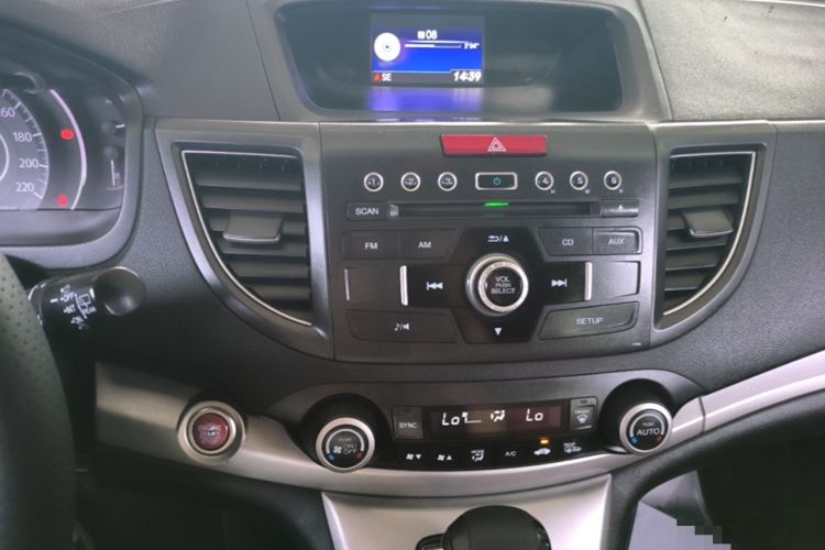 Used Honda CR-V 2013 2.4L four-wheel drive luxury version Audio And AC Panel