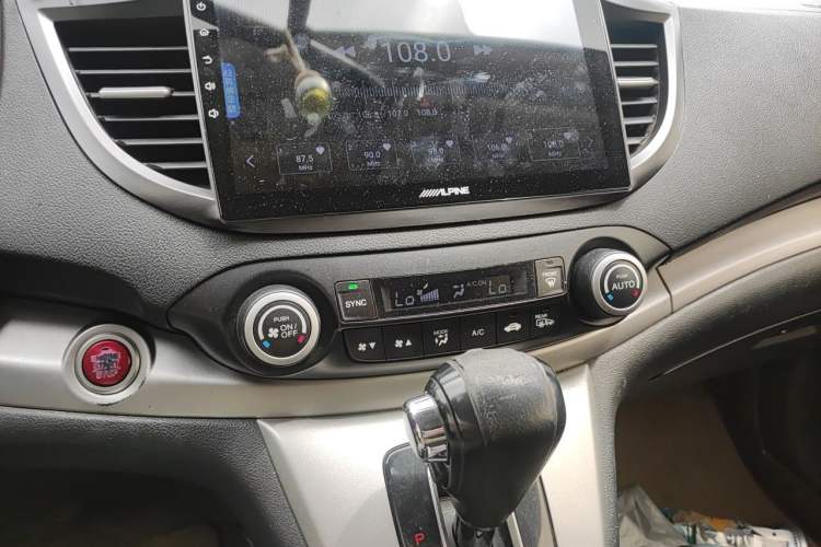 Used Honda CR-V 2013 2.4L four-wheel drive luxury version Audio And AC Panel