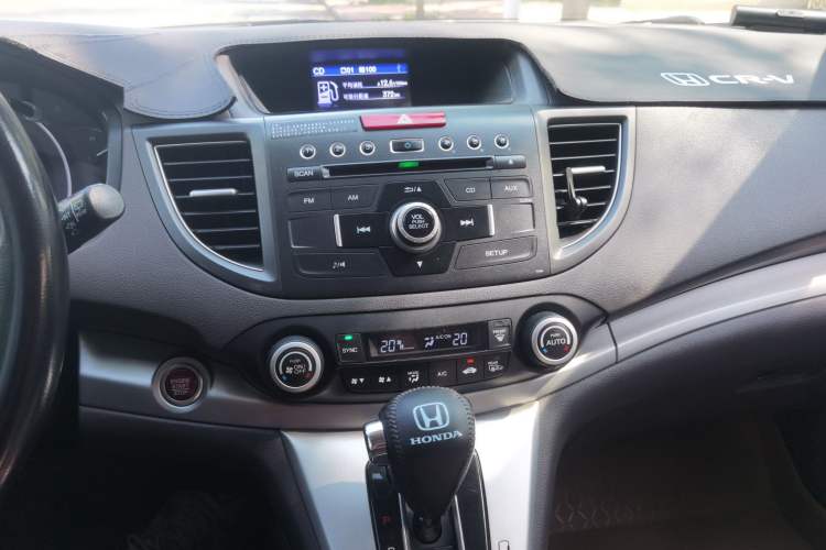 Used Honda CR-V 2013 2.4L four-wheel drive luxury version Audio And AC Panel