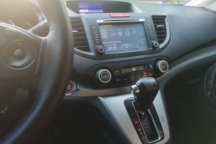 Used Honda CR-V 2013 2.4L four-wheel drive luxury version Audio And AC Panel
