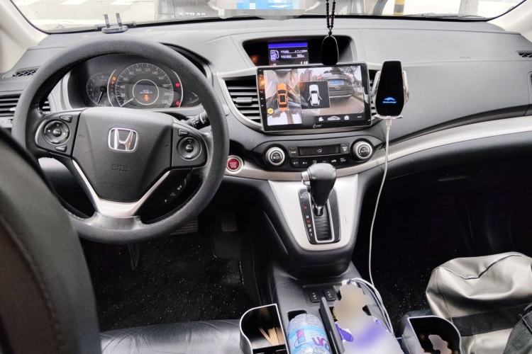 Used Honda CR-V 2013 2.4L two-wheel drive luxury version Center Console