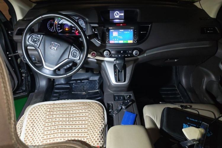 Used Honda CR-V 2013 2.4L two-wheel drive luxury version Center Console