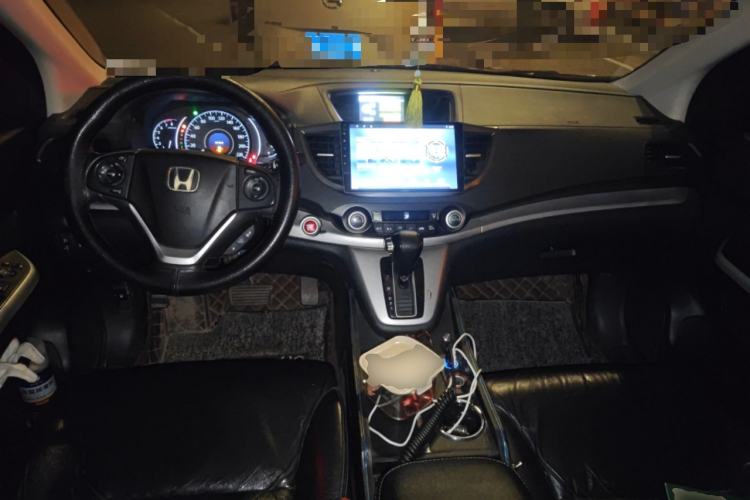 Used Honda CR-V 2013 2.4L two-wheel drive luxury version Center Console