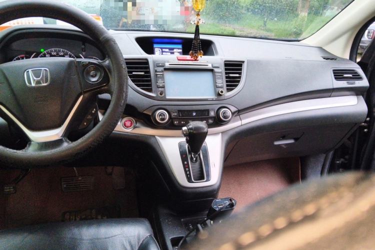 Used Honda CR-V 2013 2.4L two-wheel drive luxury version Center Console