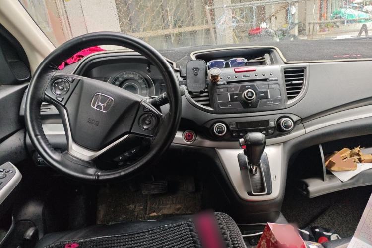 Used Honda CR-V 2013 2.4L two-wheel drive luxury version Center Console