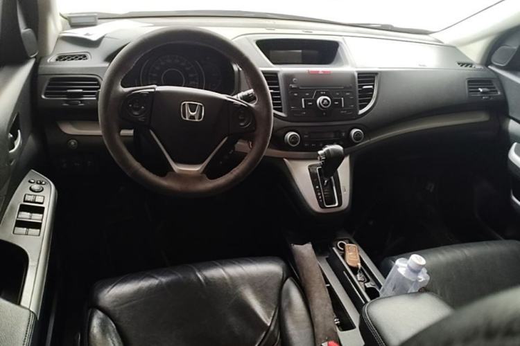 Used Honda CR-V 2013 2.4L two-wheel drive luxury version Center Console