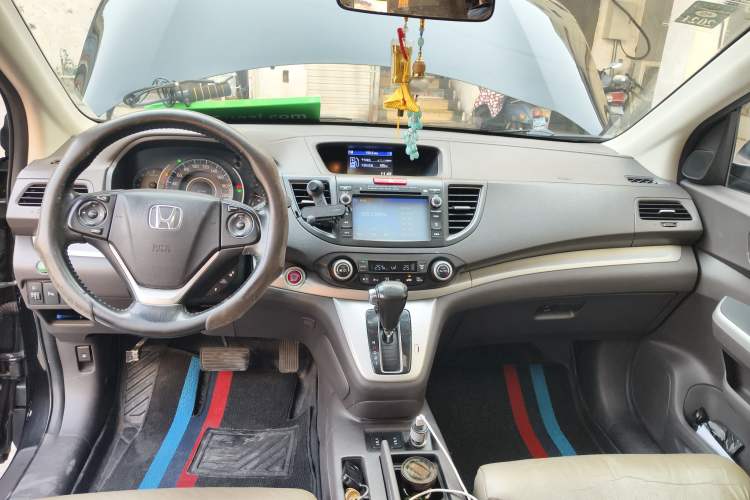 Used Honda CR-V 2013 2.4L two-wheel drive luxury version Center Console