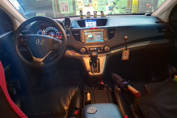 Used Honda CR-V 2013 2.4L two-wheel drive luxury version Center Console