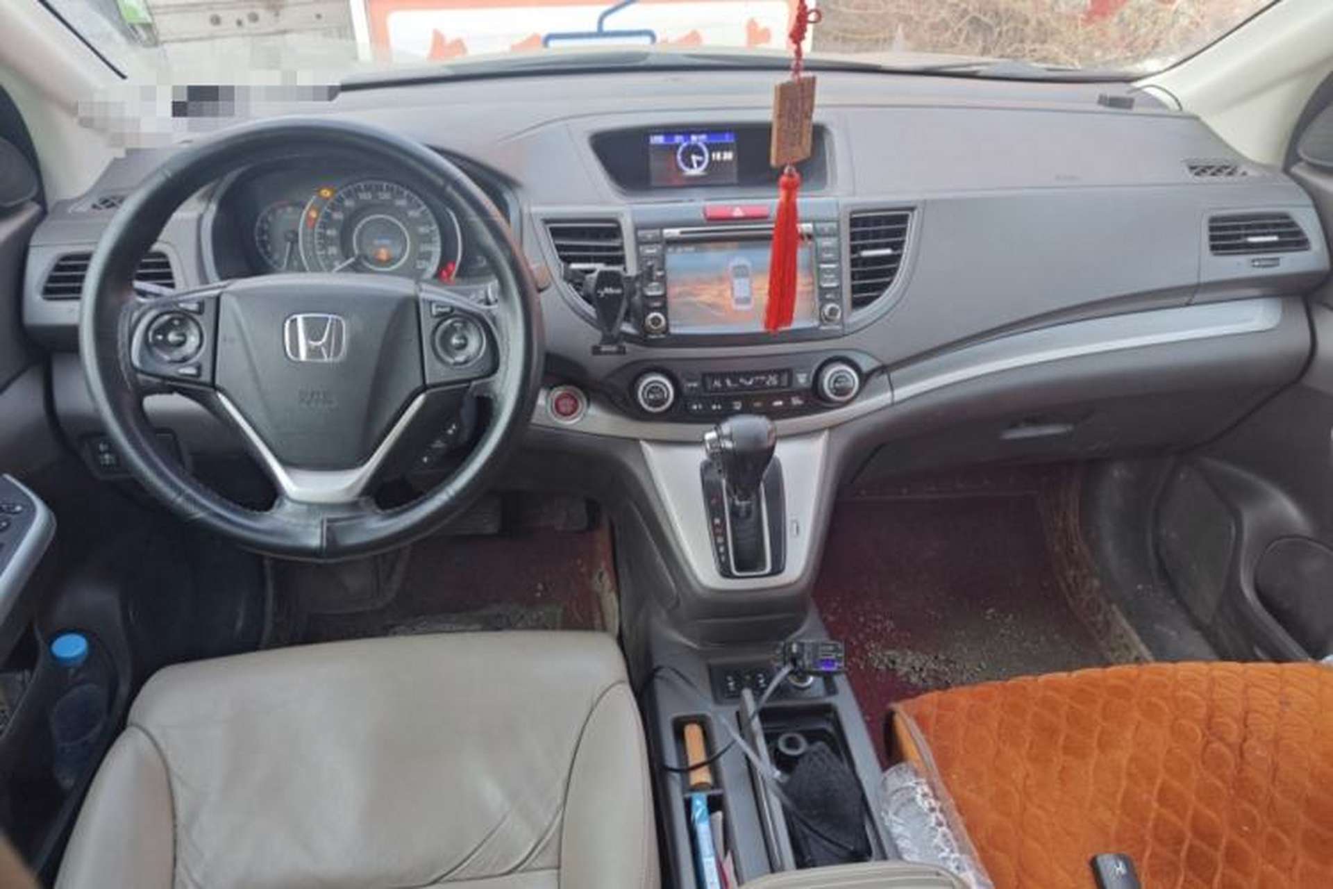 Used Honda CR-V 2013 2.4L two-wheel drive luxury version Center Console
