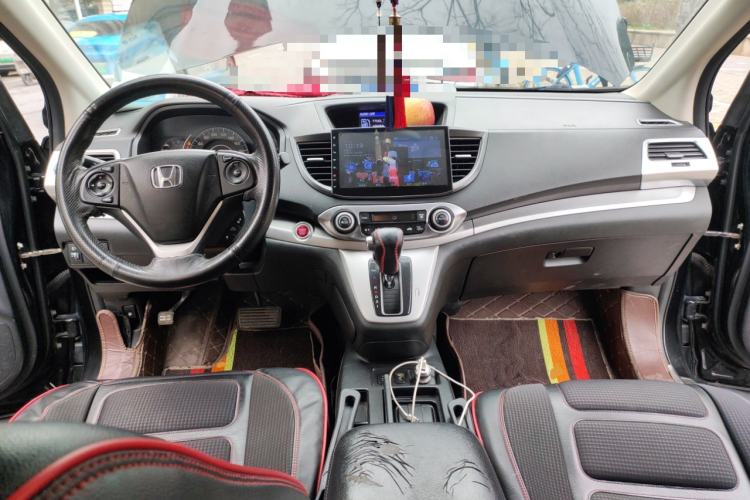 Used Honda CR-V 2013 2.4L two-wheel drive luxury version Center Console