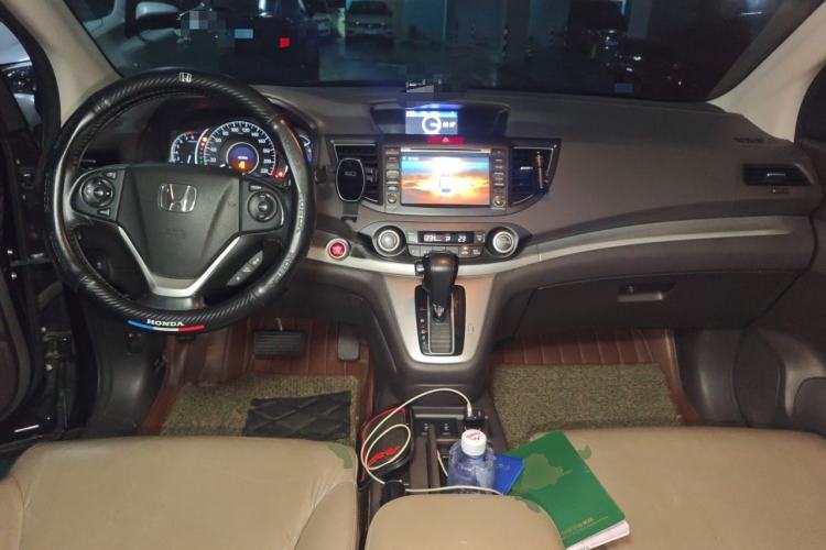 Used Honda CR-V 2013 2.4L two-wheel drive luxury version Center Console