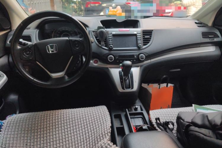Used Honda CR-V 2013 2.4L two-wheel drive luxury version Center Console