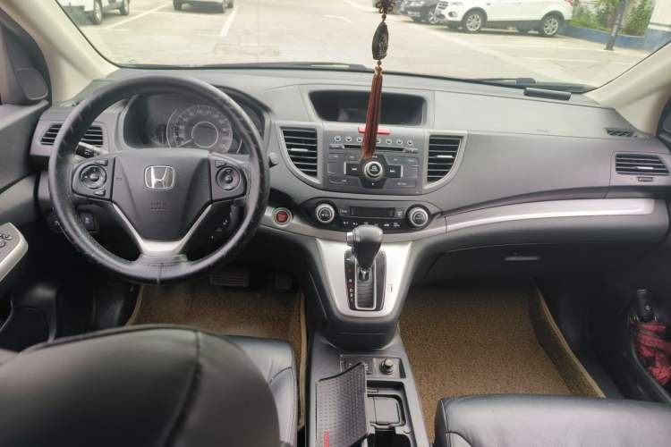 Used Honda CR-V 2013 2.4L four-wheel drive luxury version Center Console
