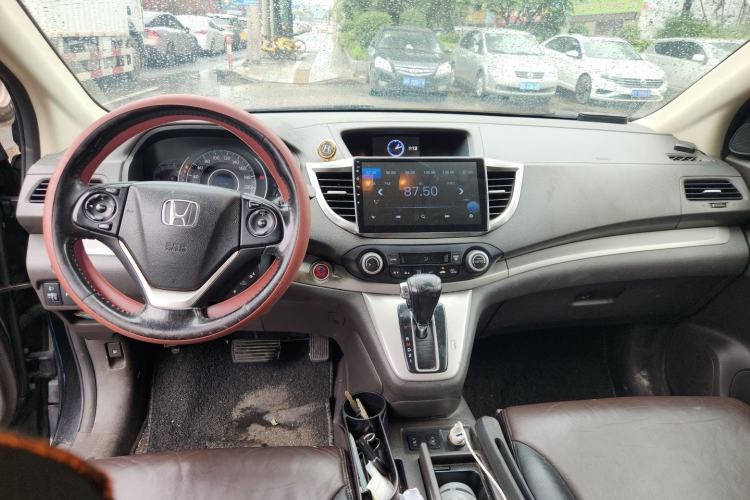 Used Honda CR-V 2013 2.4L two-wheel drive luxury version Center Console