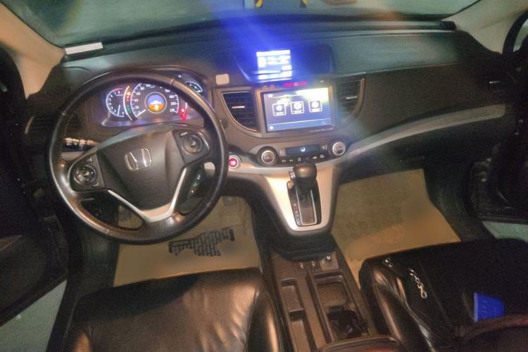 Used Honda CR-V 2013 2.4L two-wheel drive luxury version Center Console