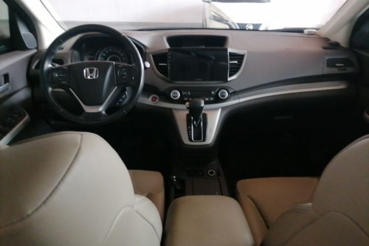 Used Honda CR-V 2013 2.4L two-wheel drive luxury version Center Console