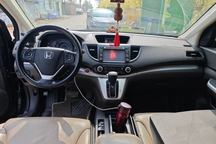 Used Honda CR-V 2013 2.4L two-wheel drive luxury version Center Console