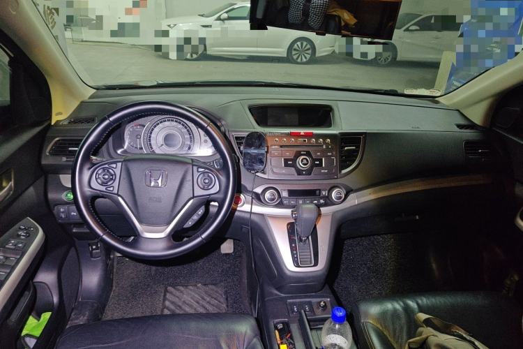 Used Honda CR-V 2013 2.4L two-wheel drive luxury version Center Console