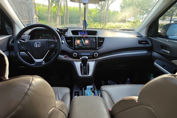 Used Honda CR-V 2013 2.4L two-wheel drive luxury version Center Console