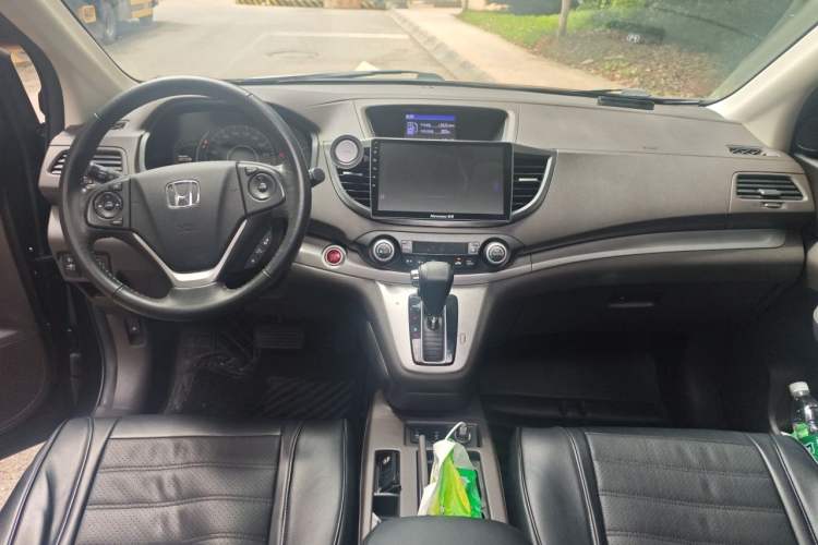 Used Honda CR-V 2013 2.4L two-wheel drive luxury version Center Console