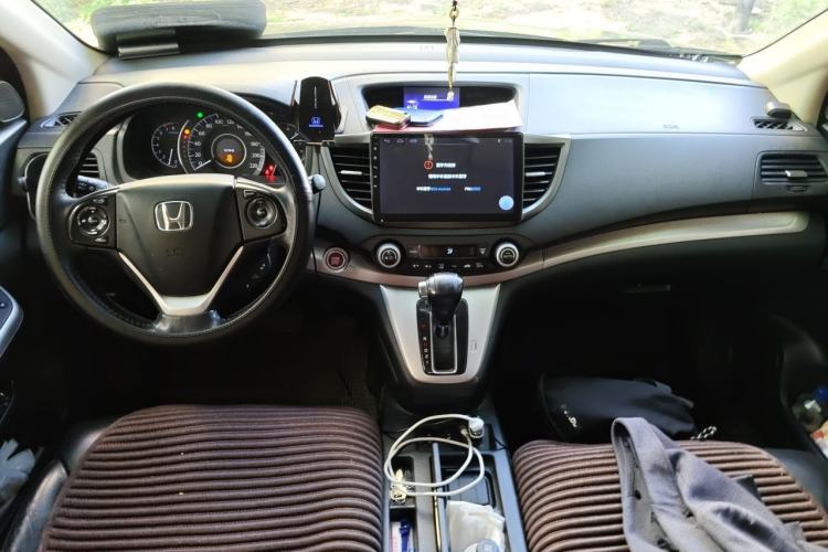 Used Honda CR-V 2013 2.4L two-wheel drive luxury version Center Console