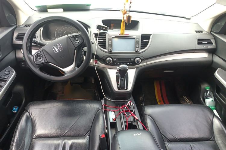 Used Honda CR-V 2013 2.4L two-wheel drive luxury version Center Console