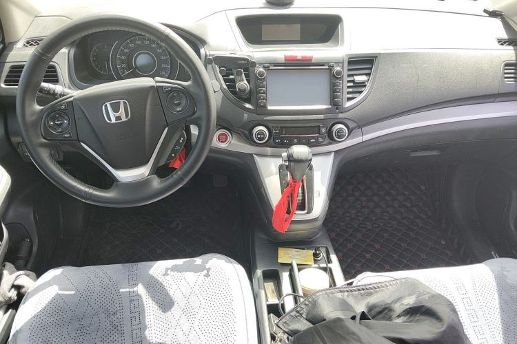 Used Honda CR-V 2013 2.4L four-wheel drive luxury version Center Console