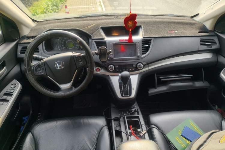 Used Honda CR-V 2013 2.4L two-wheel drive luxury version Center Console