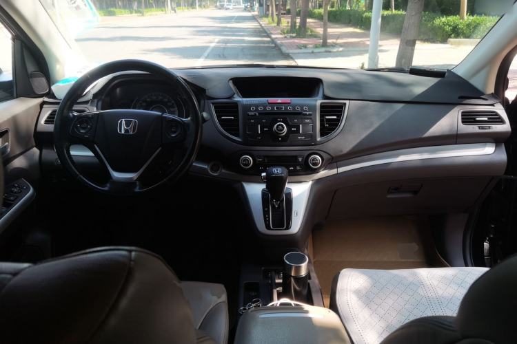 Used Honda CR-V 2013 2.4L four-wheel drive luxury version Center Console
