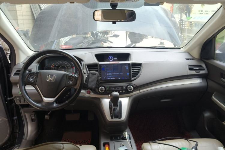 Used Honda CR-V 2013 2.4L two-wheel drive luxury version Center Console