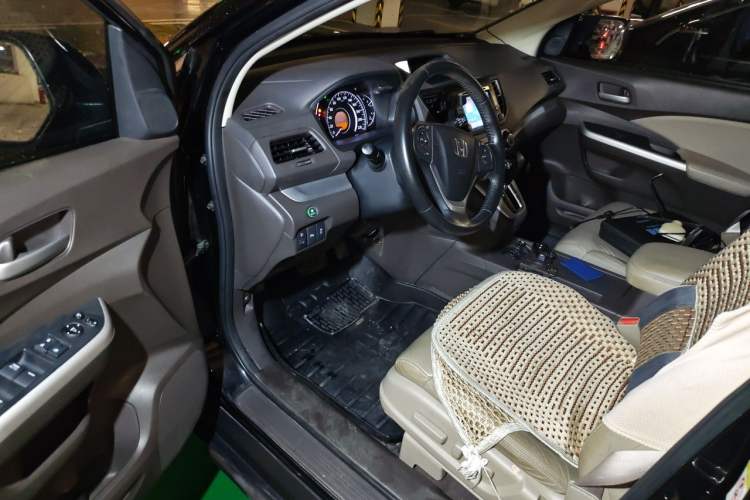 Used Honda CR-V 2013 2.4L two-wheel drive luxury version Driver Seat
