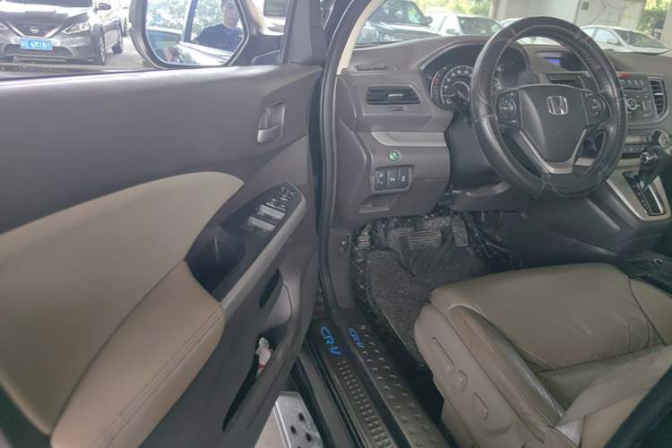 Used Honda CR-V 2013 2.4L two-wheel drive luxury version Driver Seat