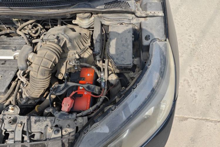 Used Honda CR-V 2013 2.4L two-wheel drive luxury version Engine Bay Left
